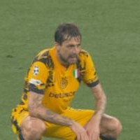 真的跑不动了37岁阿切尔比被19岁马尤卢超车，蹲在地上喘粗气