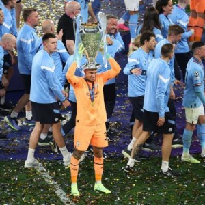 星空电竞-天雷变功臣！“失误型门将”拯救曼城